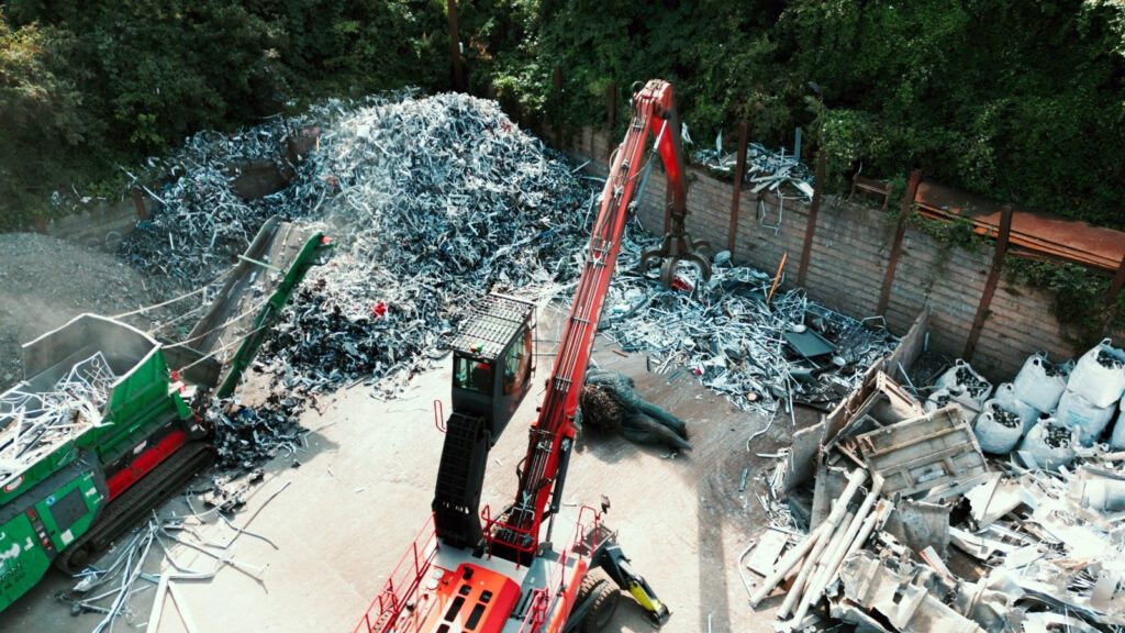 How Trade Accounts Help Electricians Increase Scrap Metal Revenue